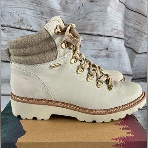 NEVER WORN Bionica Dezi all weather “moonbeam white” boot Size 8